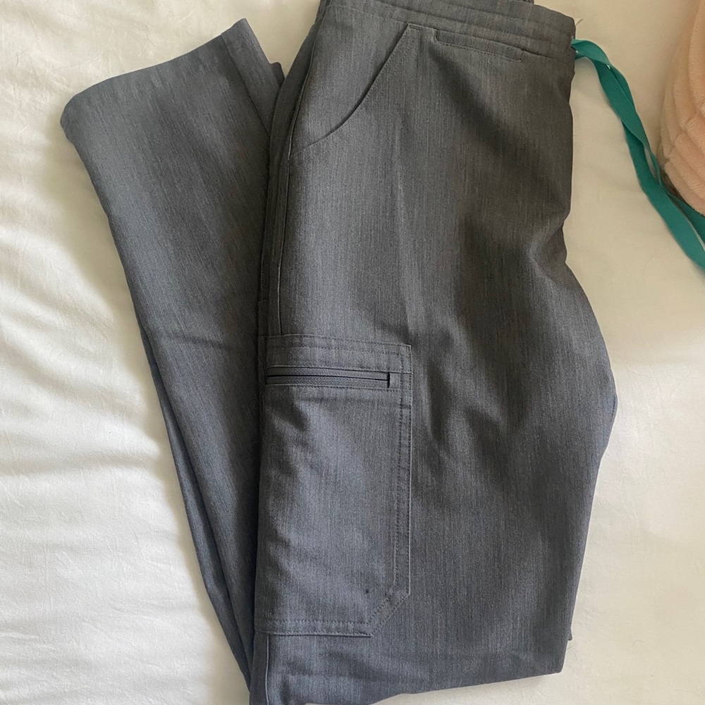 Figs yola skinny scrub pant